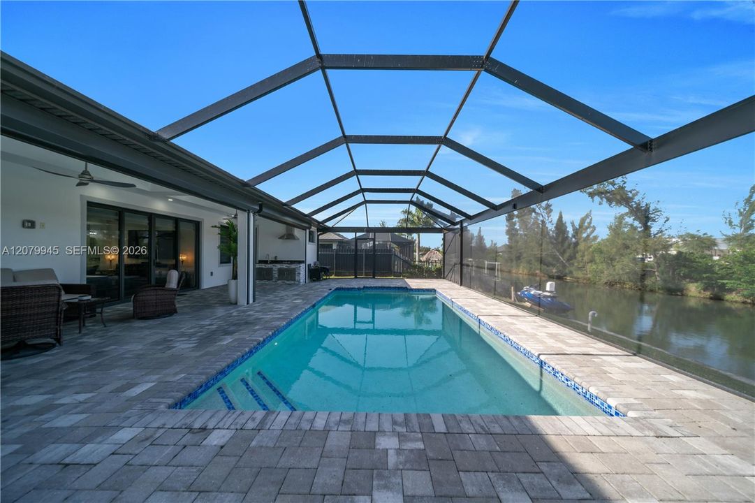 For Sale: $729,900 (3 beds, 3 baths, 1987 Square Feet)