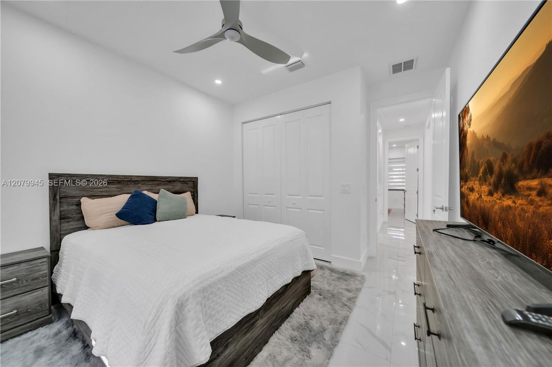 For Sale: $729,900 (3 beds, 3 baths, 1987 Square Feet)