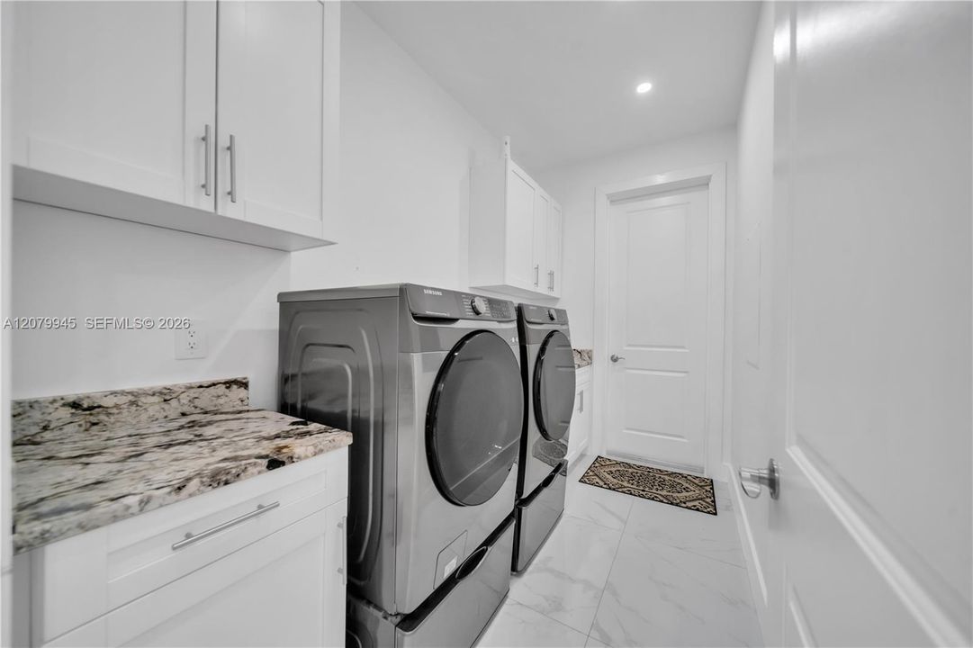 For Sale: $729,900 (3 beds, 3 baths, 1987 Square Feet)