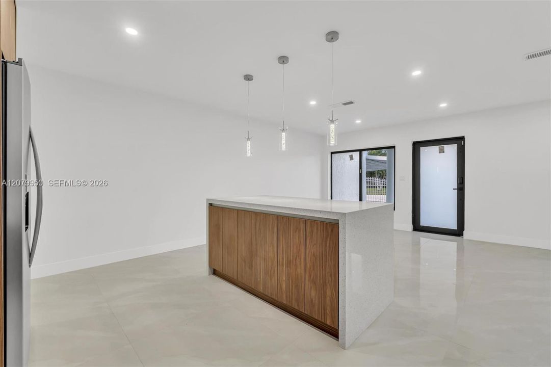 На продажу: $649,900 (5 спален, 3 ванн, 2541 Квадратных фут)