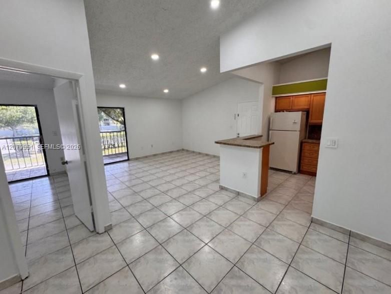 На продажу: $259,900 (3 спален, 2 ванн, 1160 Квадратных фут)