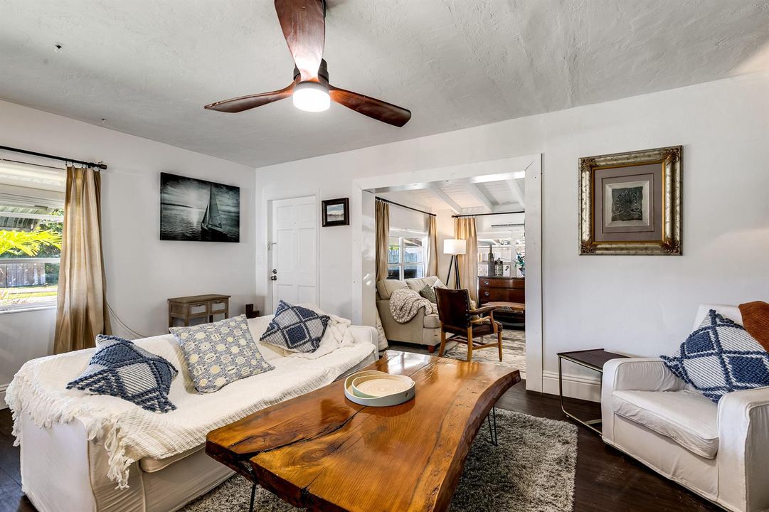 609_sArnold_living2
