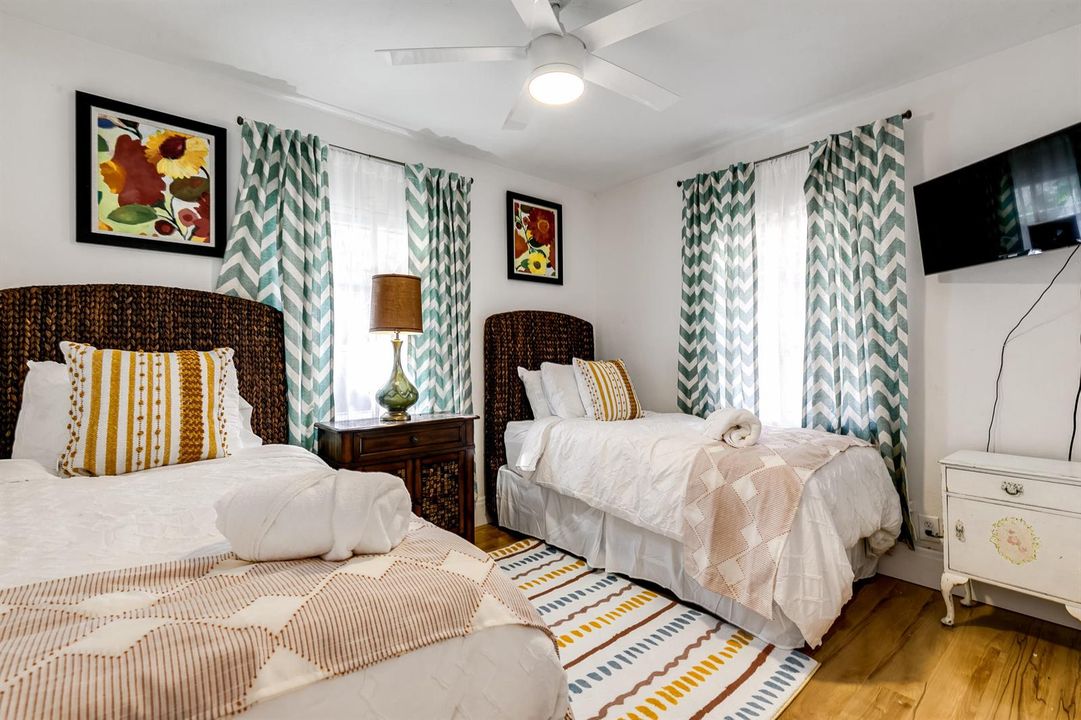 guest_bedroom_609SArnold