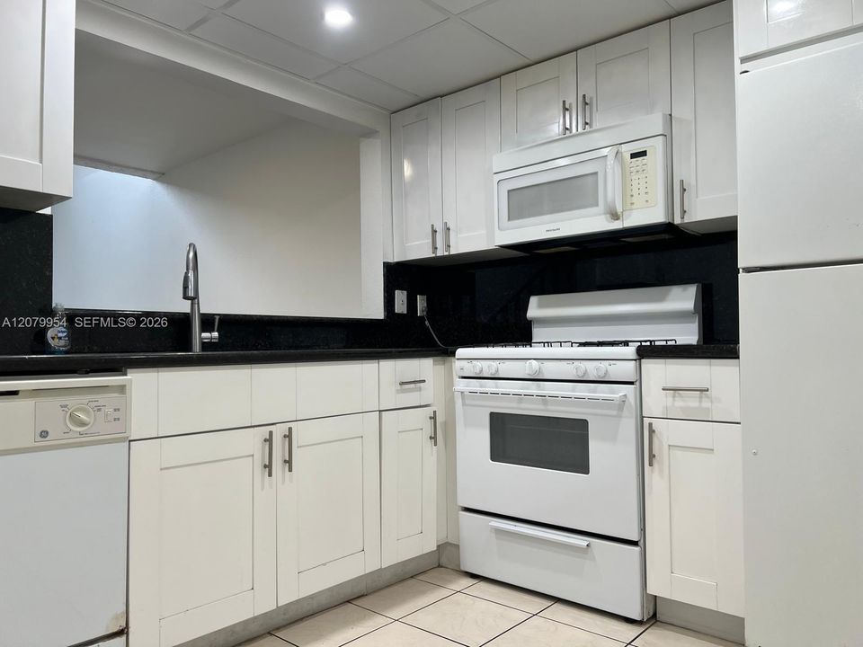 В аренду: $1,750 (1 спален, 1 ванн, 982 Квадратных фут)