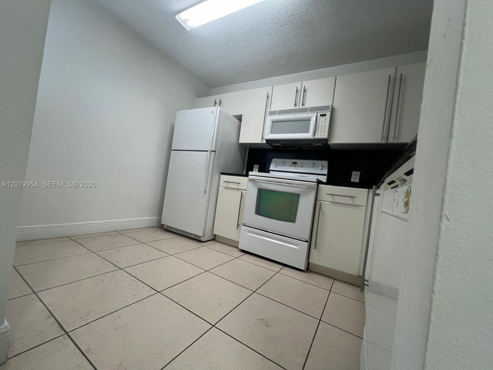 В аренду: $1,750 (1 спален, 1 ванн, 982 Квадратных фут)