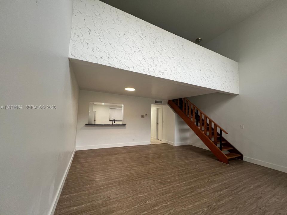 В аренду: $1,750 (1 спален, 1 ванн, 982 Квадратных фут)