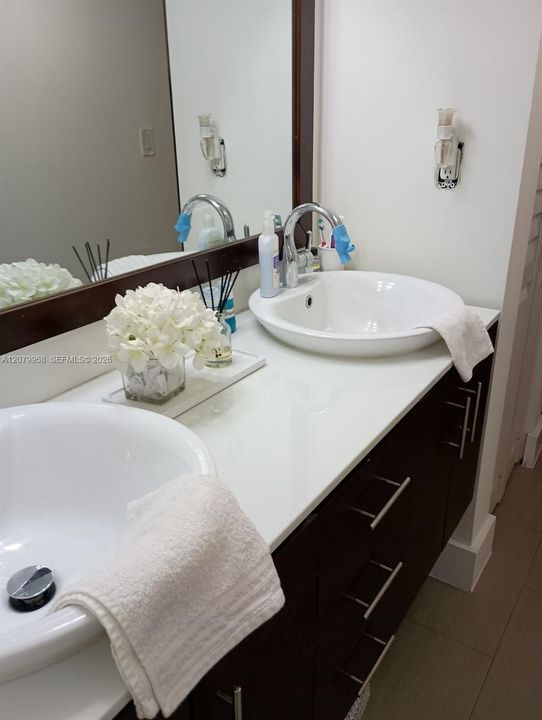 В аренду: $1,800 (1 спален, 1 ванн, 0 Квадратных фут)