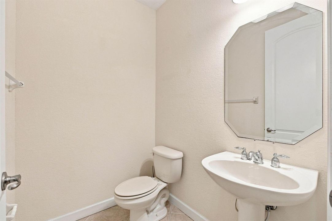 1/2 Bathroom