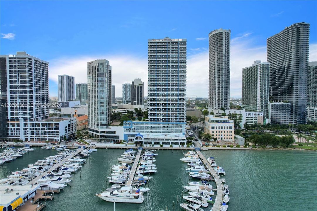 For Rent: $3,200 (1 beds, 1 baths, 1138 Square Feet)