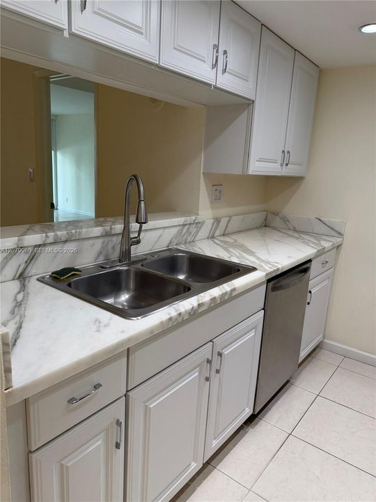For Rent: $3,200 (1 beds, 1 baths, 1138 Square Feet)