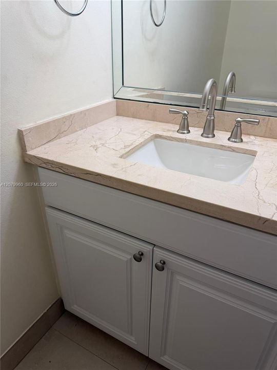 For Rent: $3,200 (1 beds, 1 baths, 1138 Square Feet)