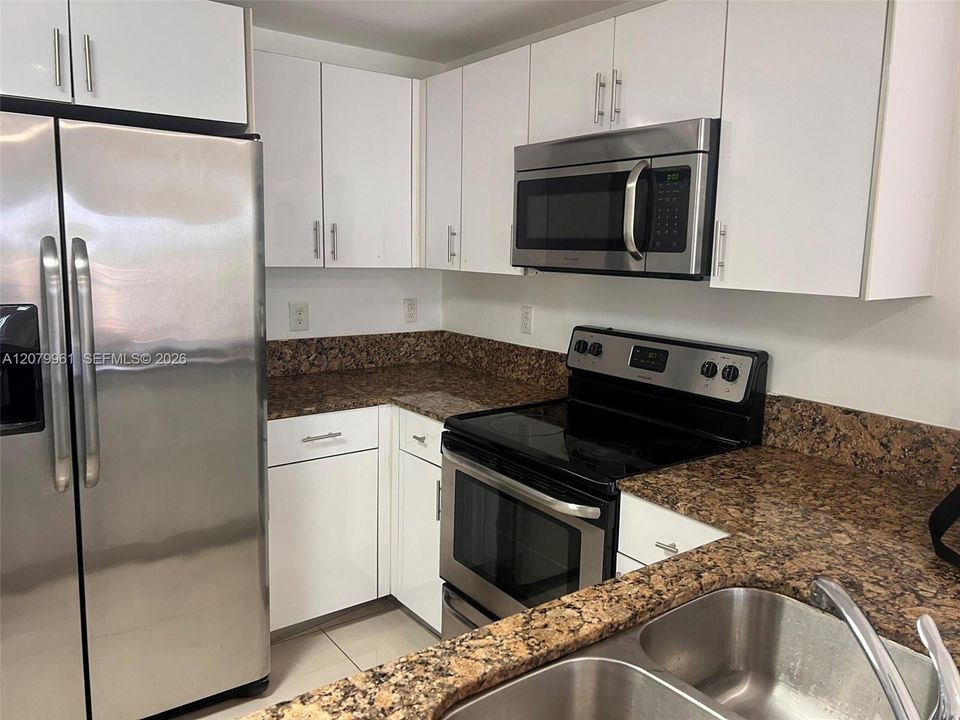 For Rent: $2,250 (2 beds, 2 baths, 826 Square Feet)