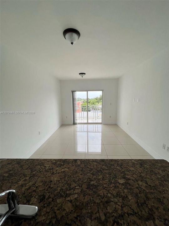 For Rent: $2,250 (2 beds, 2 baths, 826 Square Feet)