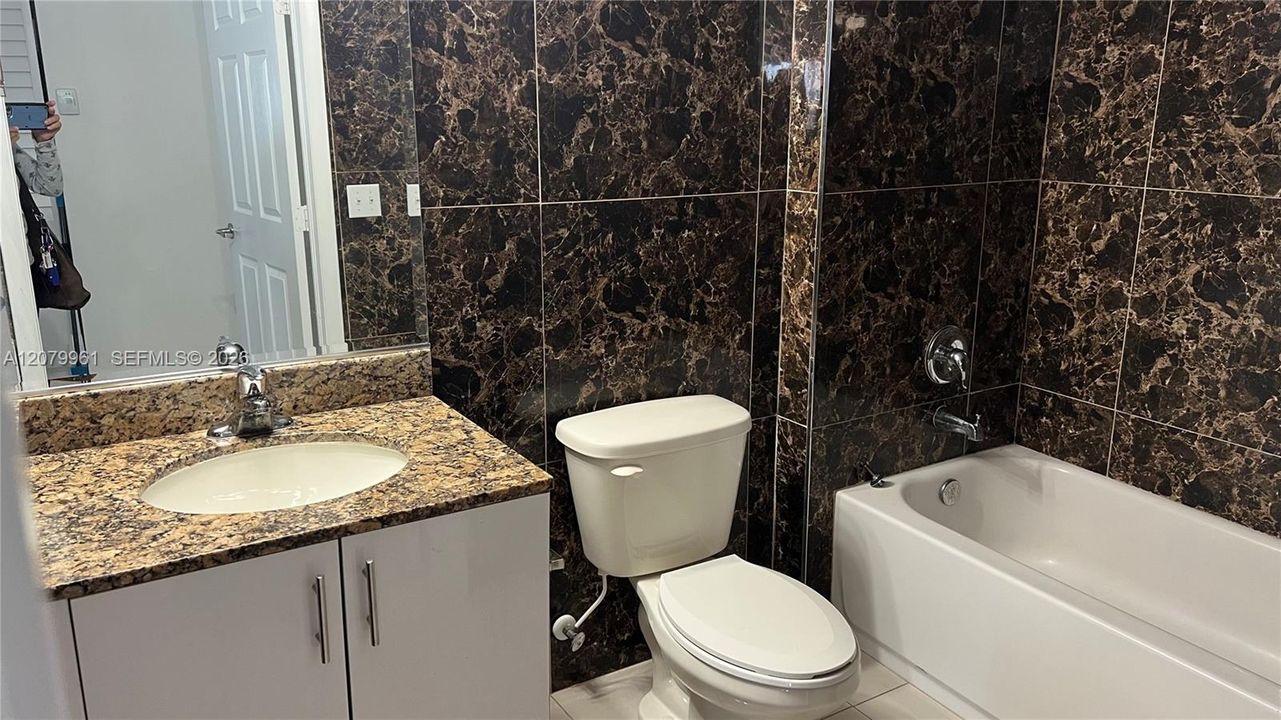 For Rent: $2,250 (2 beds, 2 baths, 826 Square Feet)