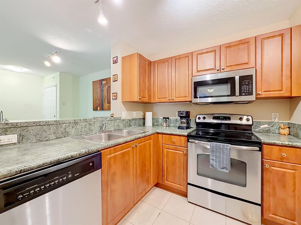 519 E Sheridan Street #404-25