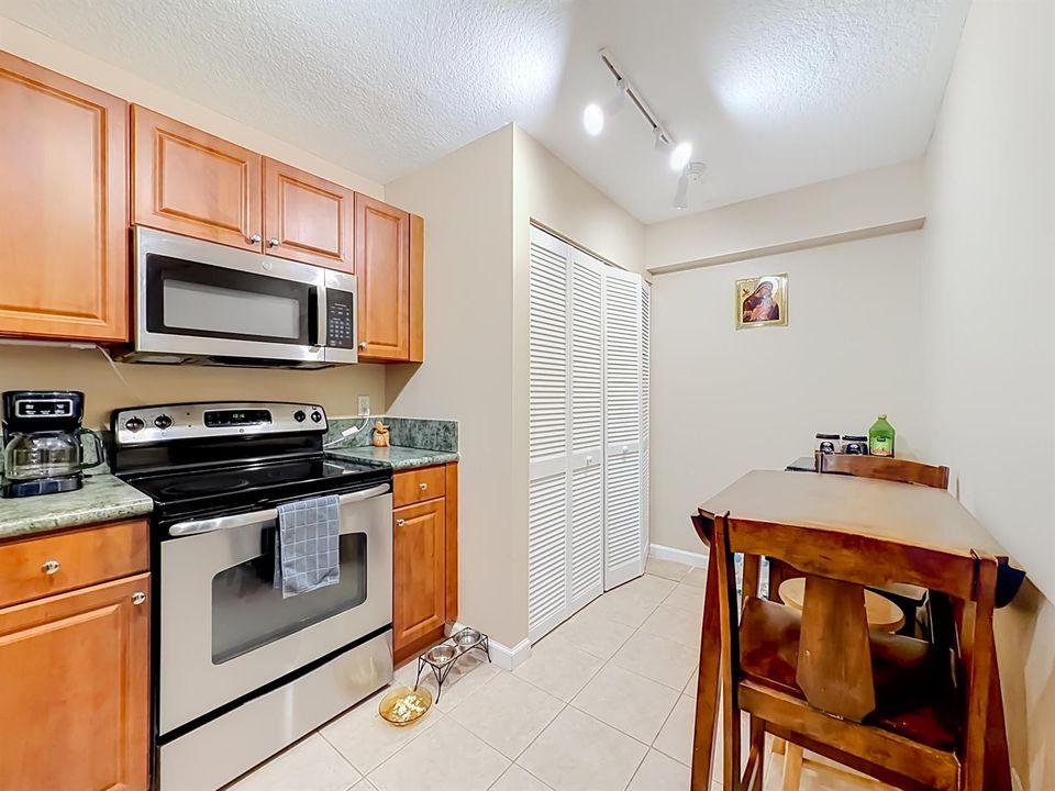 519 E Sheridan Street #404-27