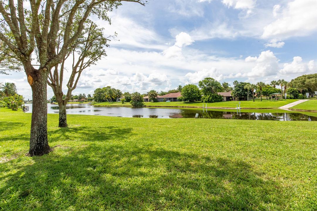 Huge back yard with Lake Access