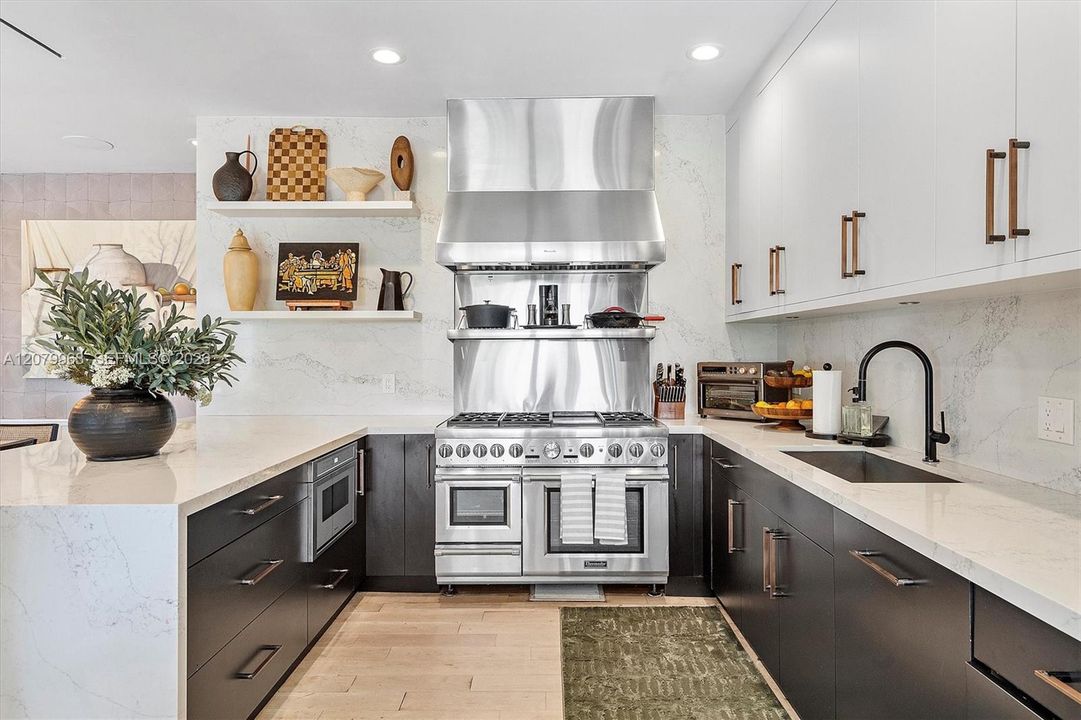 For Sale: $3,550,000 (5 beds, 5 baths, 3193 Square Feet)