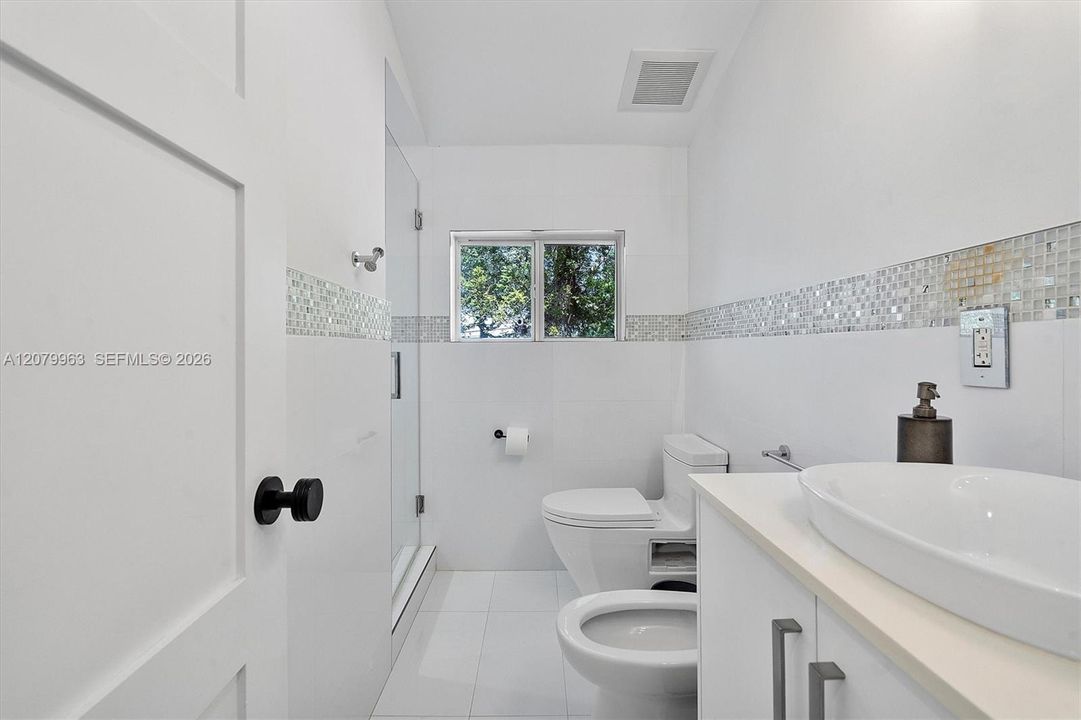 For Sale: $3,550,000 (5 beds, 5 baths, 3193 Square Feet)