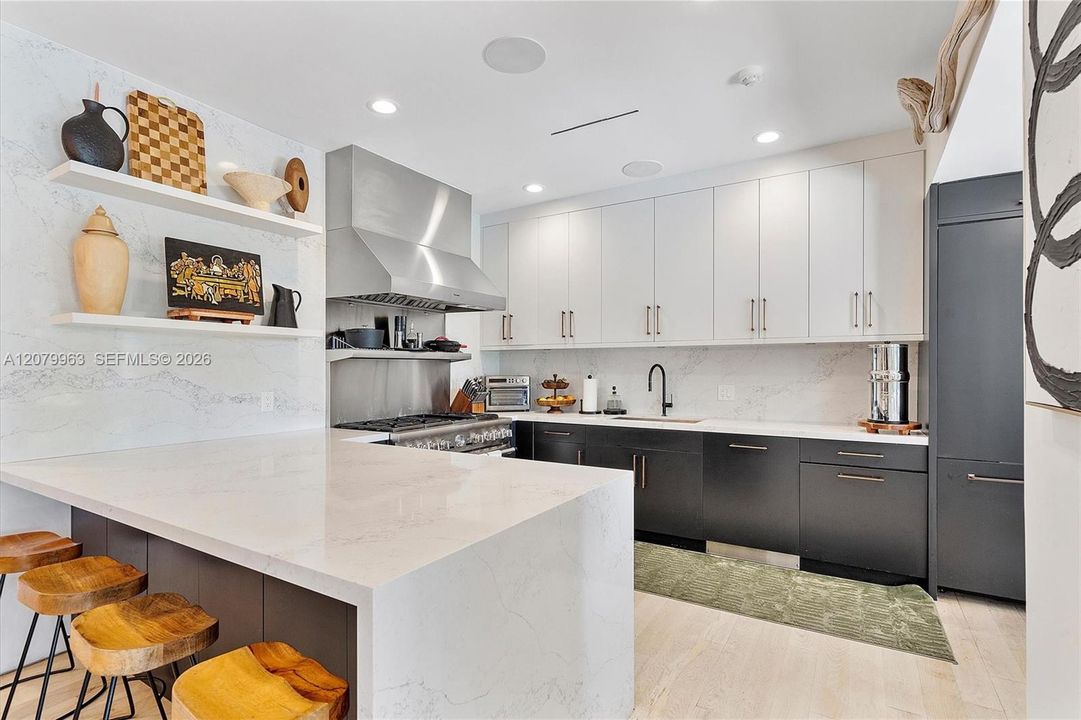 For Sale: $3,550,000 (5 beds, 5 baths, 3193 Square Feet)