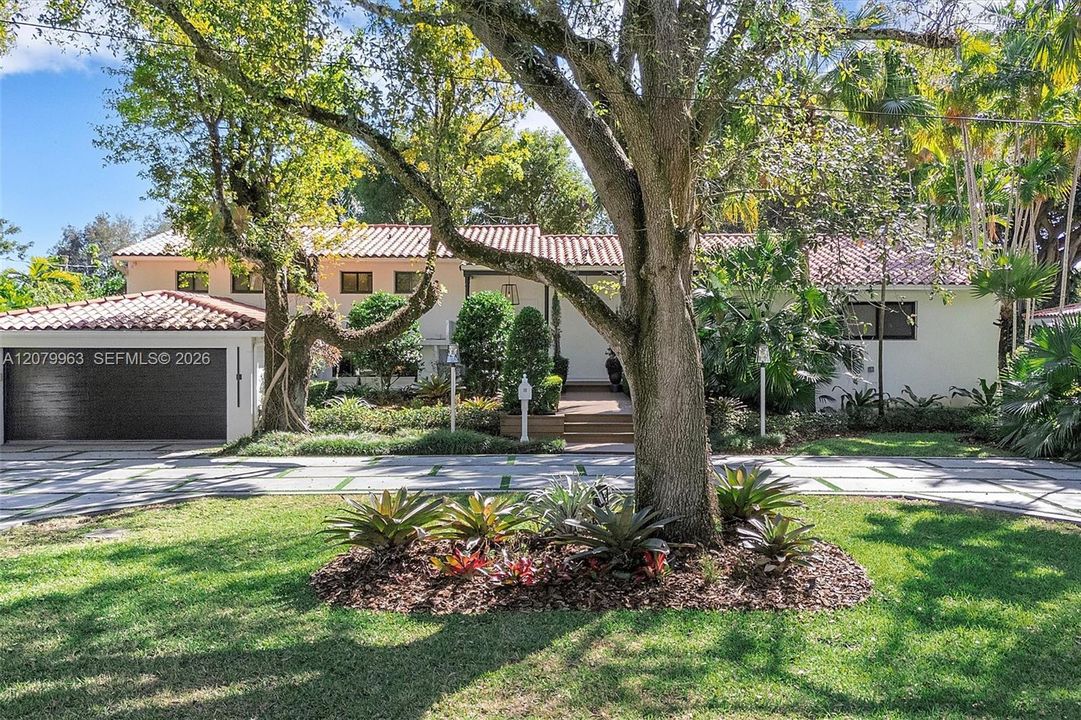 For Sale: $3,550,000 (5 beds, 5 baths, 3193 Square Feet)