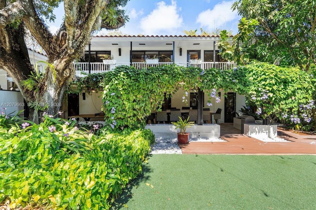 For Sale: $3,550,000 (5 beds, 5 baths, 3193 Square Feet)