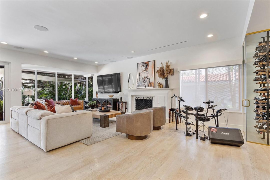 For Sale: $3,550,000 (5 beds, 5 baths, 3193 Square Feet)