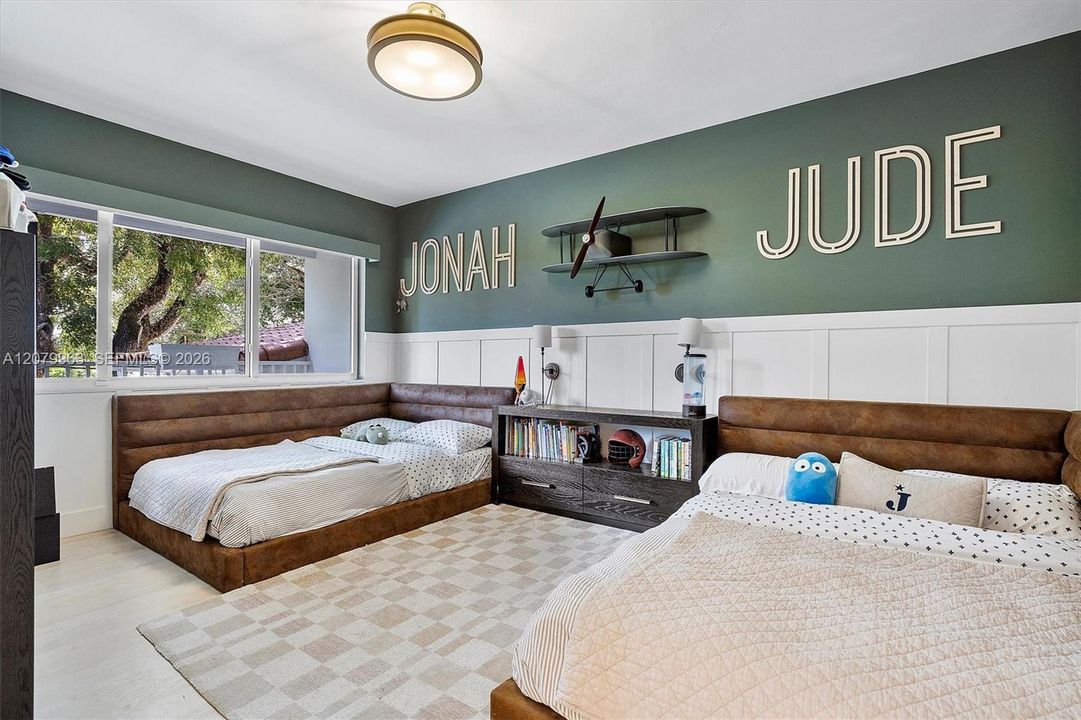 For Sale: $3,550,000 (5 beds, 5 baths, 3193 Square Feet)