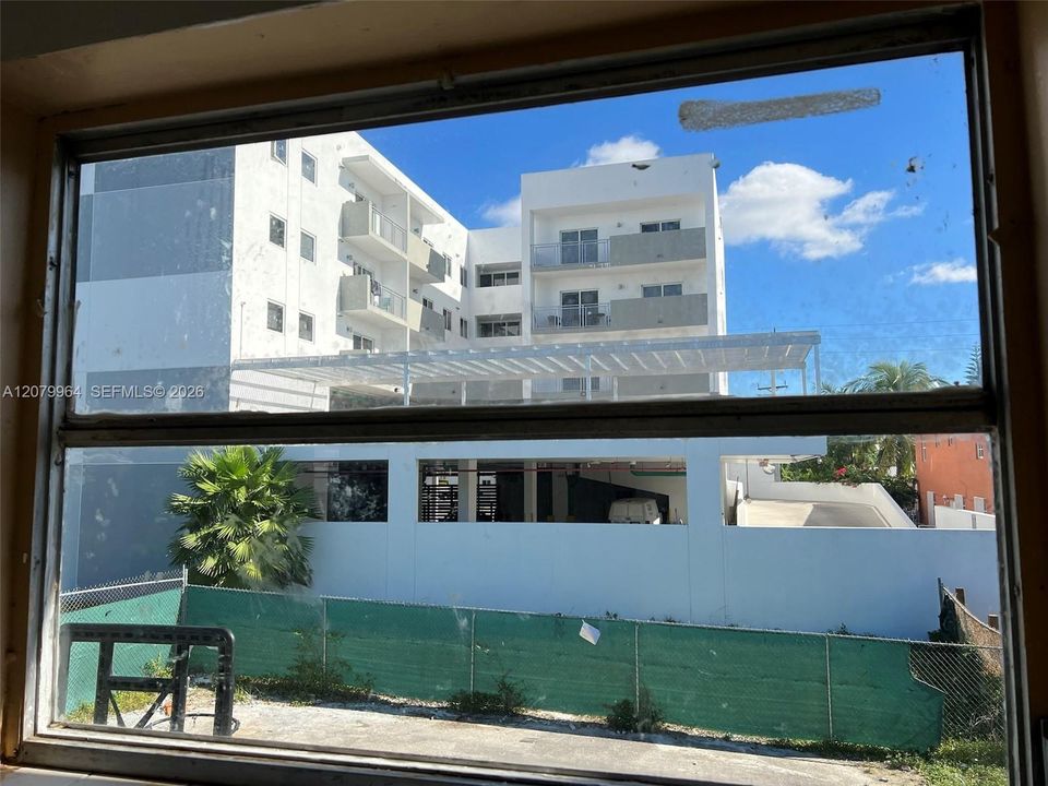 For Rent: $1,900 (2 beds, 1 baths, 1568 Square Feet)