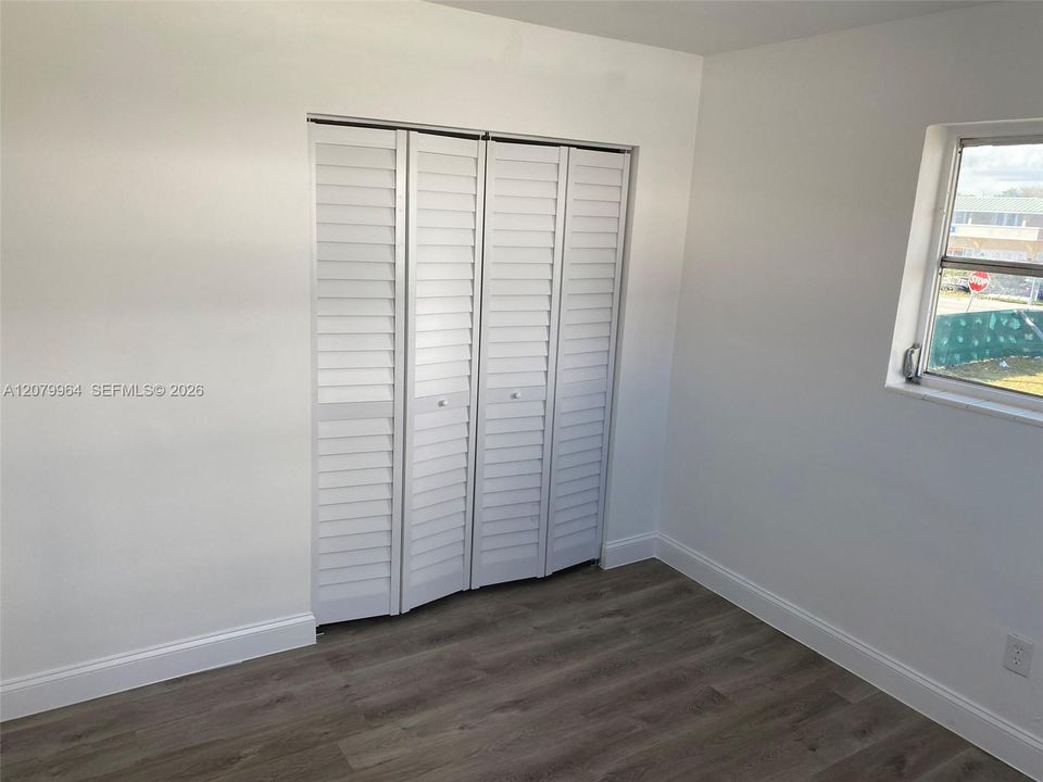 For Rent: $1,900 (2 beds, 1 baths, 1568 Square Feet)