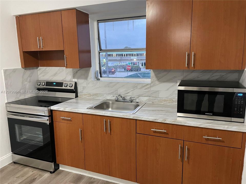 For Rent: $1,900 (2 beds, 1 baths, 1568 Square Feet)