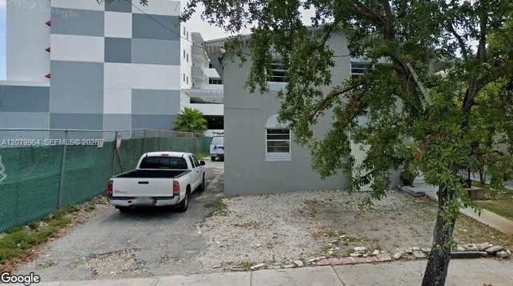 For Rent: $1,900 (2 beds, 1 baths, 1568 Square Feet)