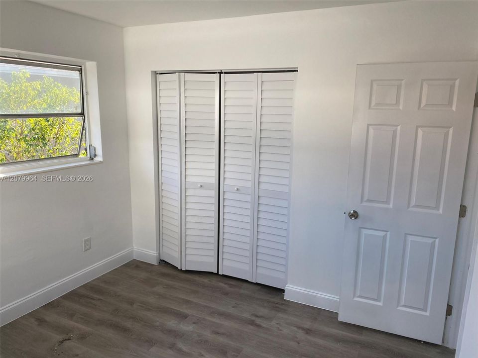 For Rent: $1,900 (2 beds, 1 baths, 1568 Square Feet)