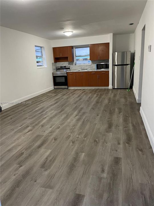 For Rent: $1,900 (2 beds, 1 baths, 1568 Square Feet)