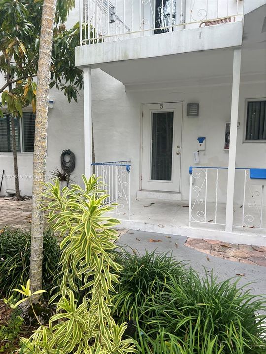 For Rent: $1,950 (1 beds, 1 baths, 660 Square Feet)