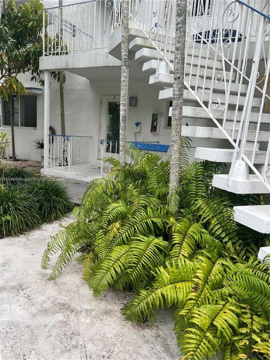 For Rent: $1,950 (1 beds, 1 baths, 660 Square Feet)