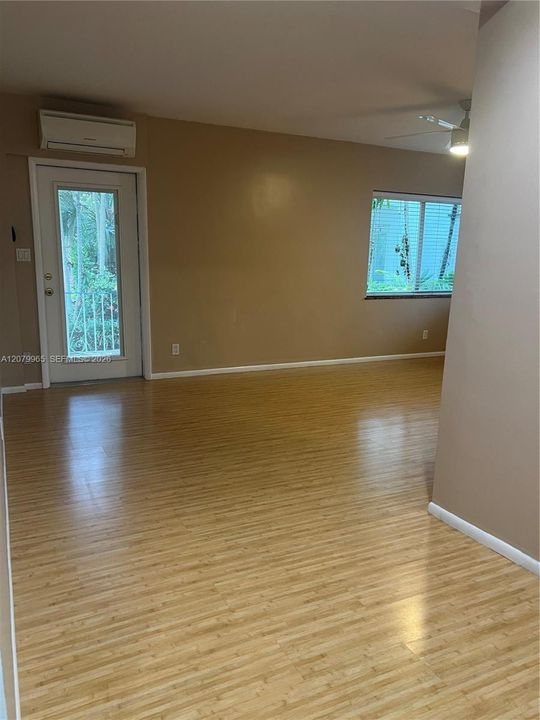 For Rent: $1,950 (1 beds, 1 baths, 660 Square Feet)