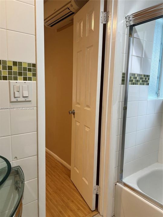For Rent: $1,950 (1 beds, 1 baths, 660 Square Feet)