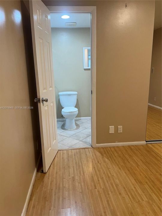 For Rent: $1,950 (1 beds, 1 baths, 660 Square Feet)