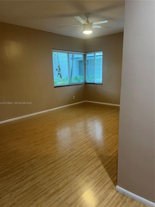 For Rent: $1,950 (1 beds, 1 baths, 660 Square Feet)