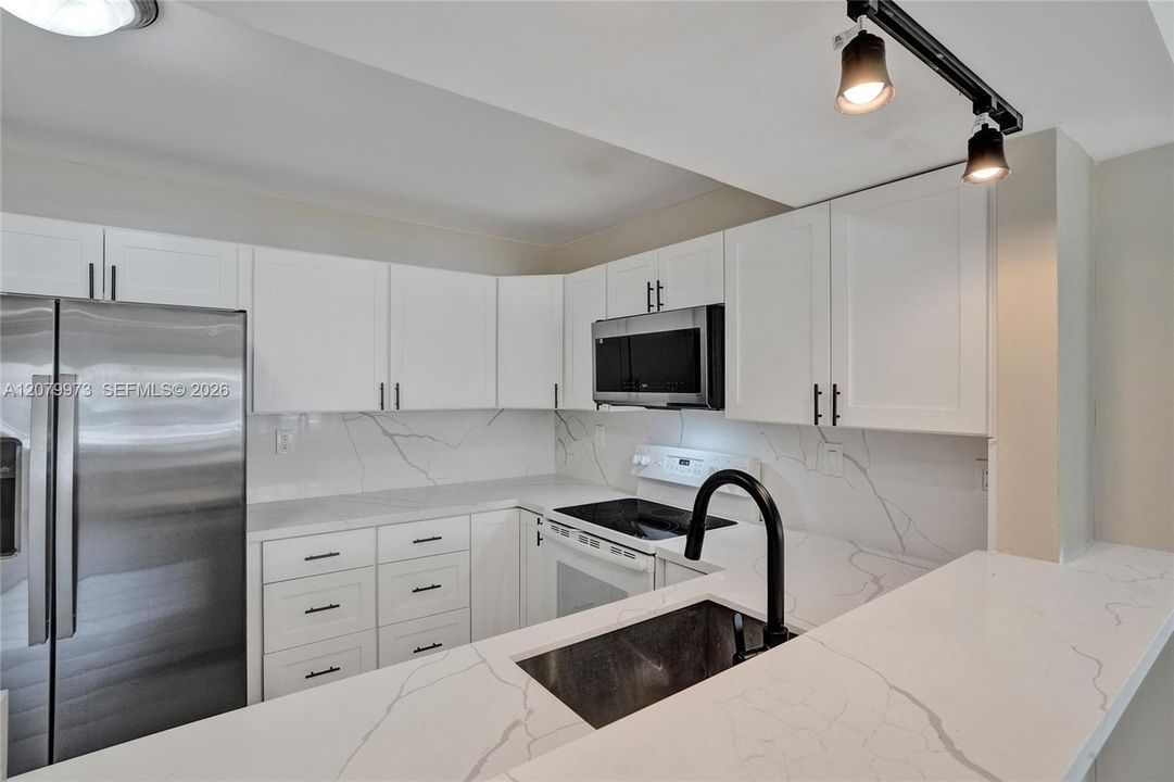 For Sale: $265,000 (2 beds, 2 baths, 1123 Square Feet)