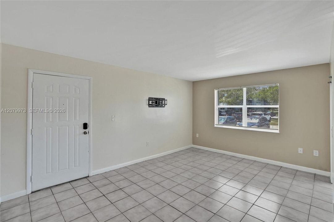 For Sale: $265,000 (2 beds, 2 baths, 1123 Square Feet)