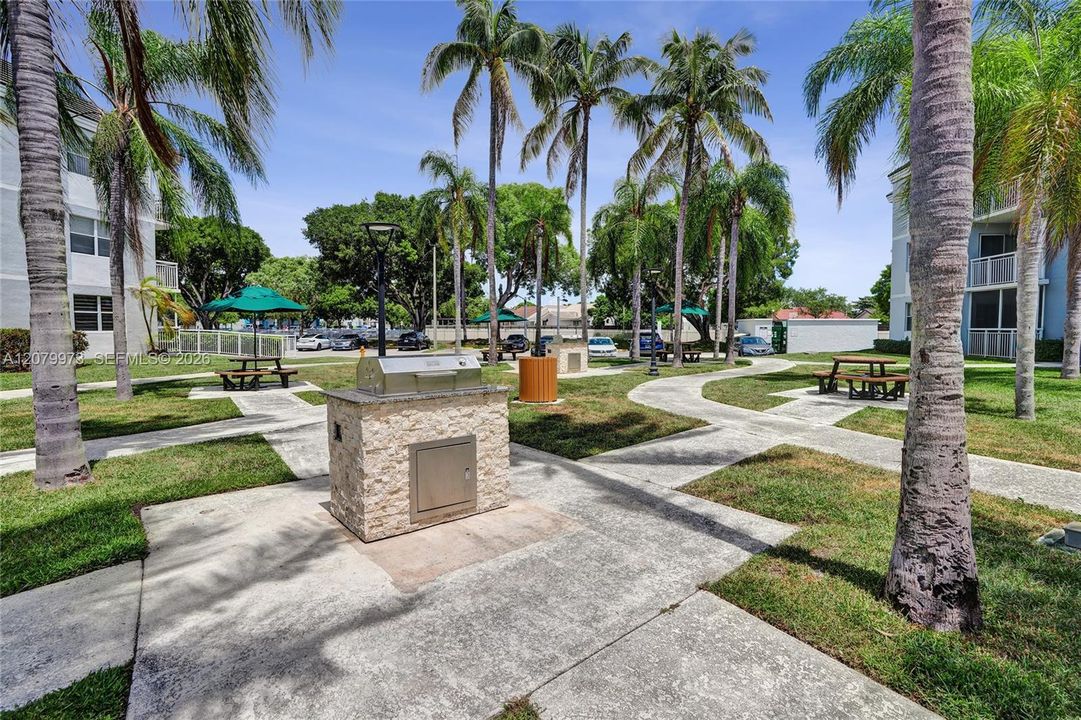 For Sale: $265,000 (2 beds, 2 baths, 1123 Square Feet)