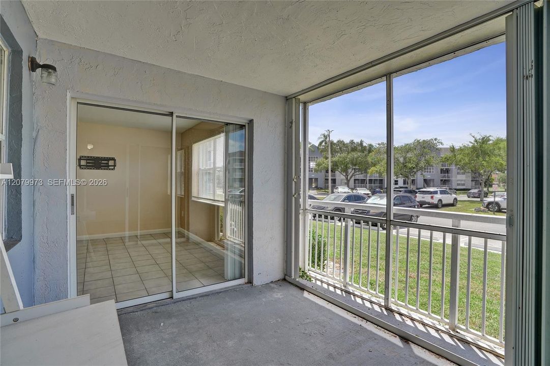 For Sale: $265,000 (2 beds, 2 baths, 1123 Square Feet)