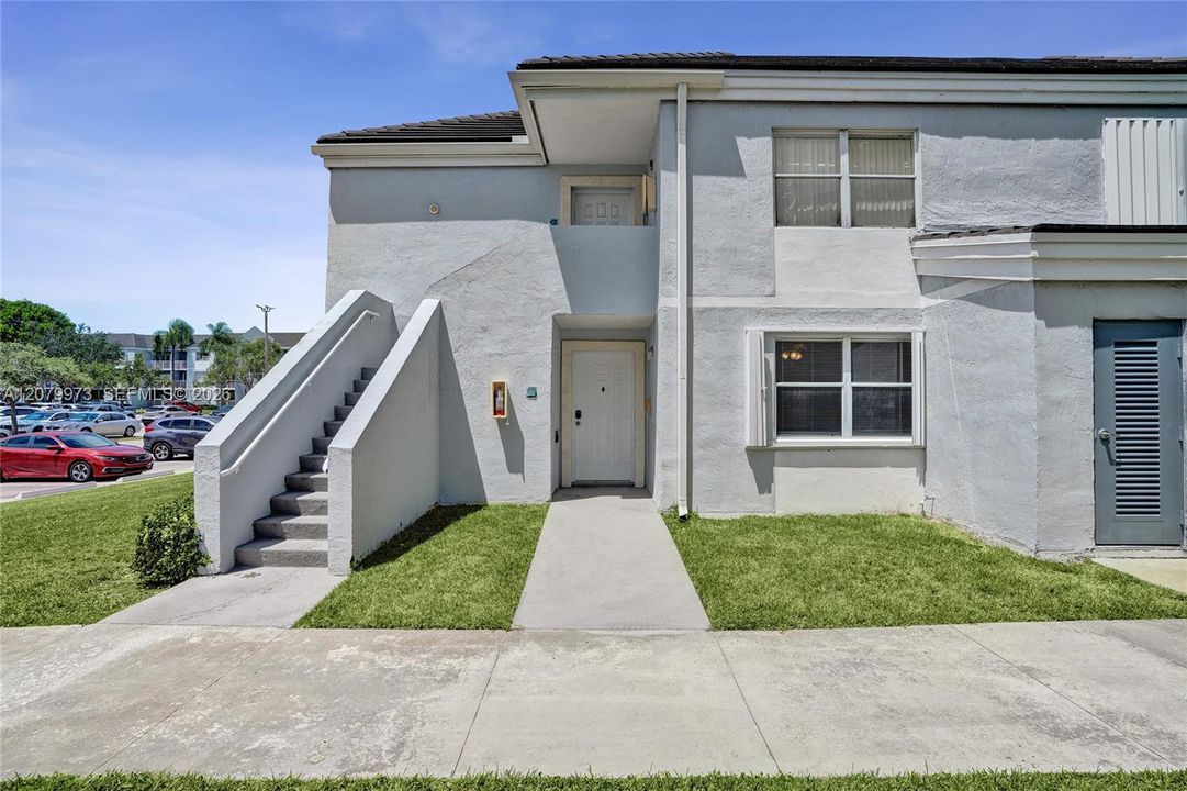 For Sale: $265,000 (2 beds, 2 baths, 1123 Square Feet)