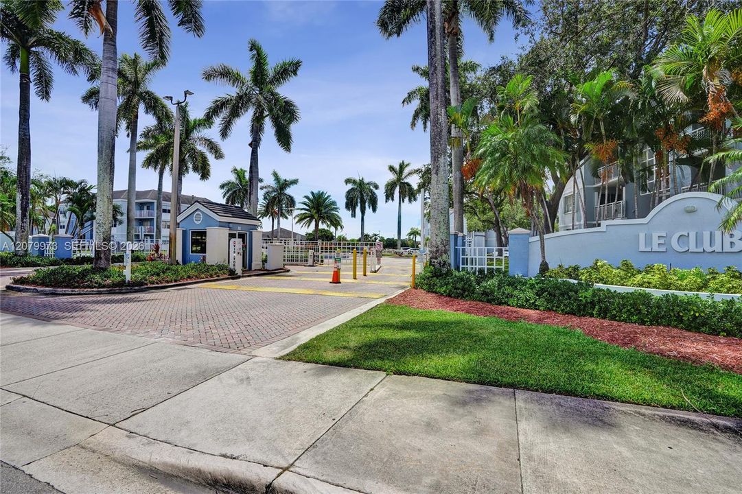 For Sale: $265,000 (2 beds, 2 baths, 1123 Square Feet)