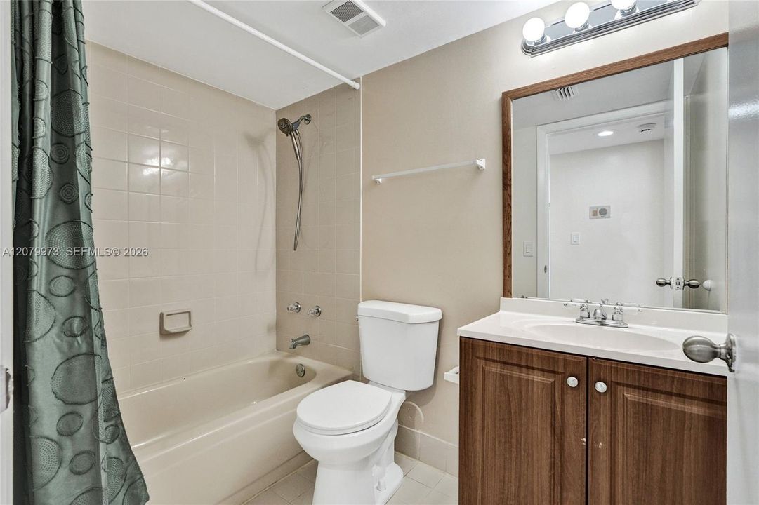 For Sale: $265,000 (2 beds, 2 baths, 1123 Square Feet)