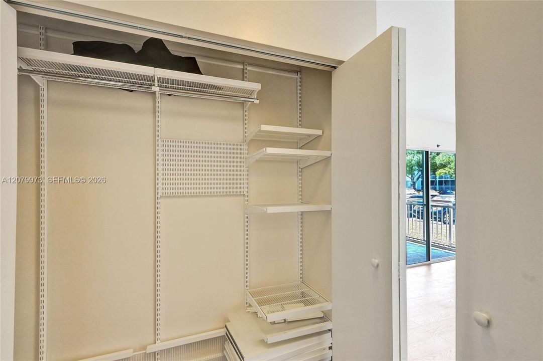 For Sale: $265,000 (2 beds, 2 baths, 1123 Square Feet)