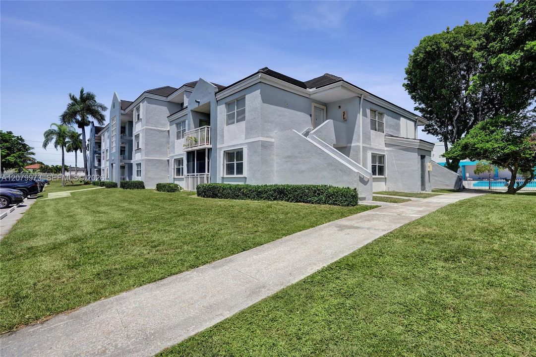 For Sale: $265,000 (2 beds, 2 baths, 1123 Square Feet)
