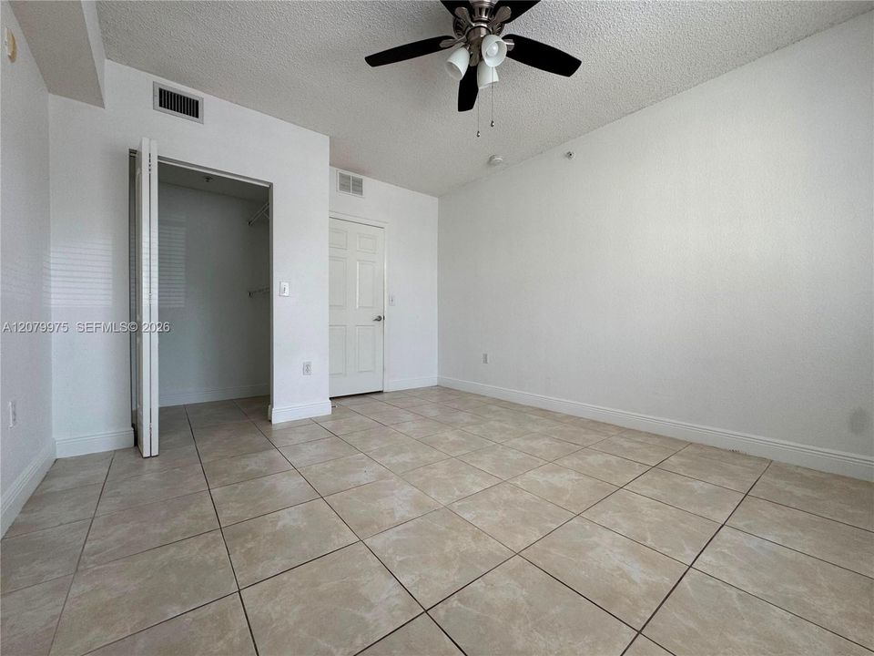 For Rent: $2,100 (2 beds, 2 baths, 981 Square Feet)